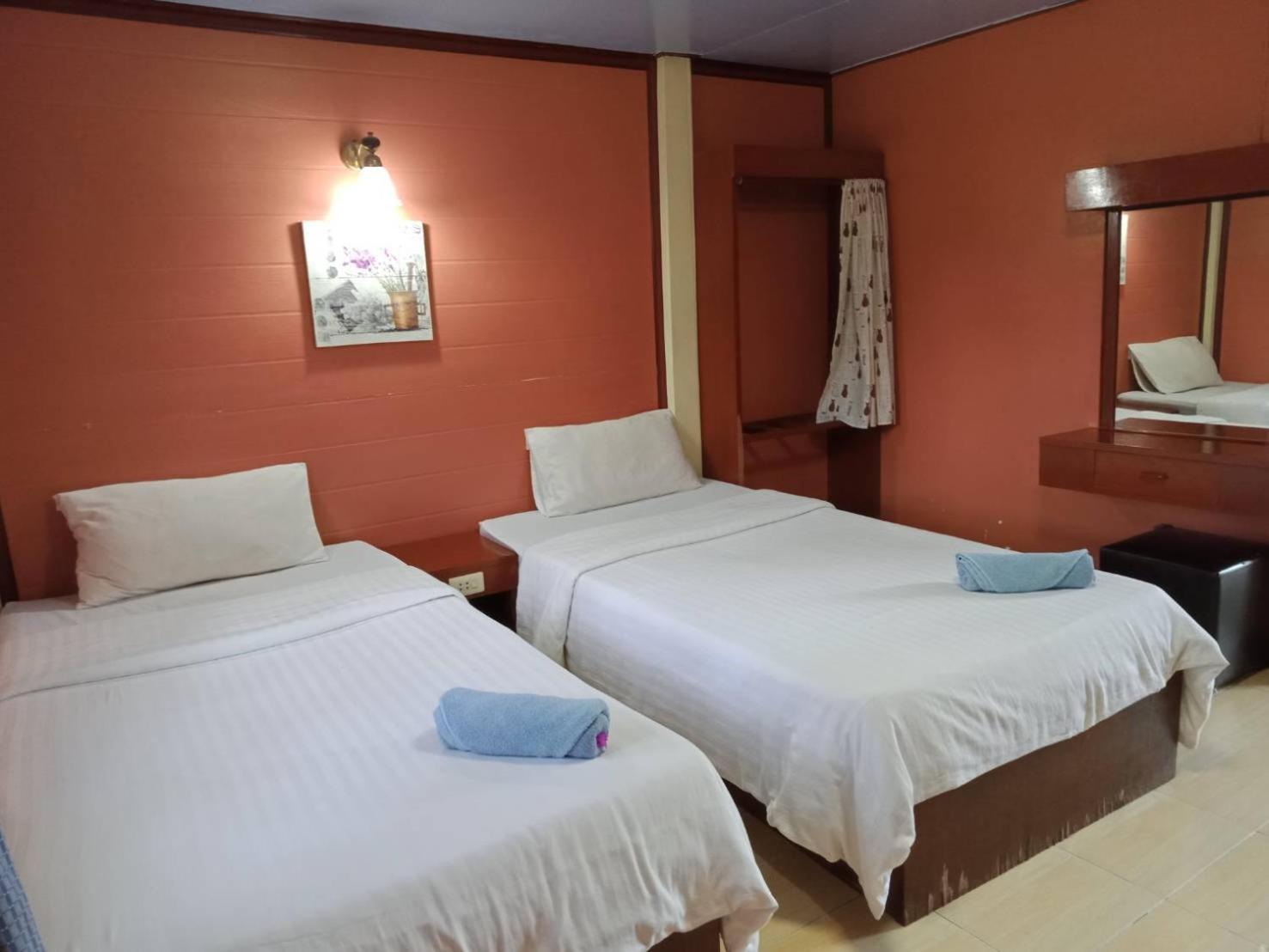 Haad Somboon House Hotel Bangszaphan Kültér fotó