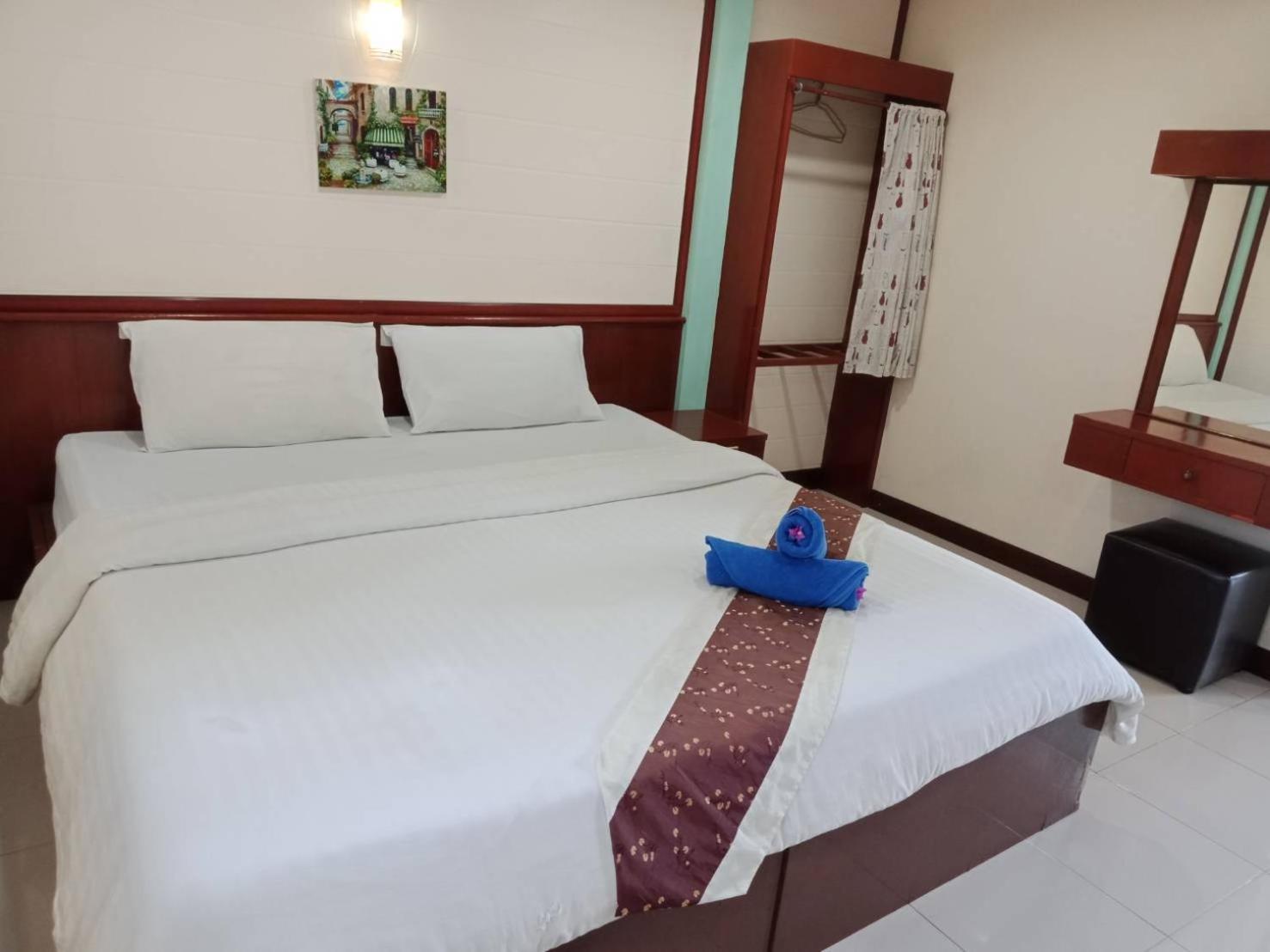Haad Somboon House Hotel Bangszaphan Kültér fotó