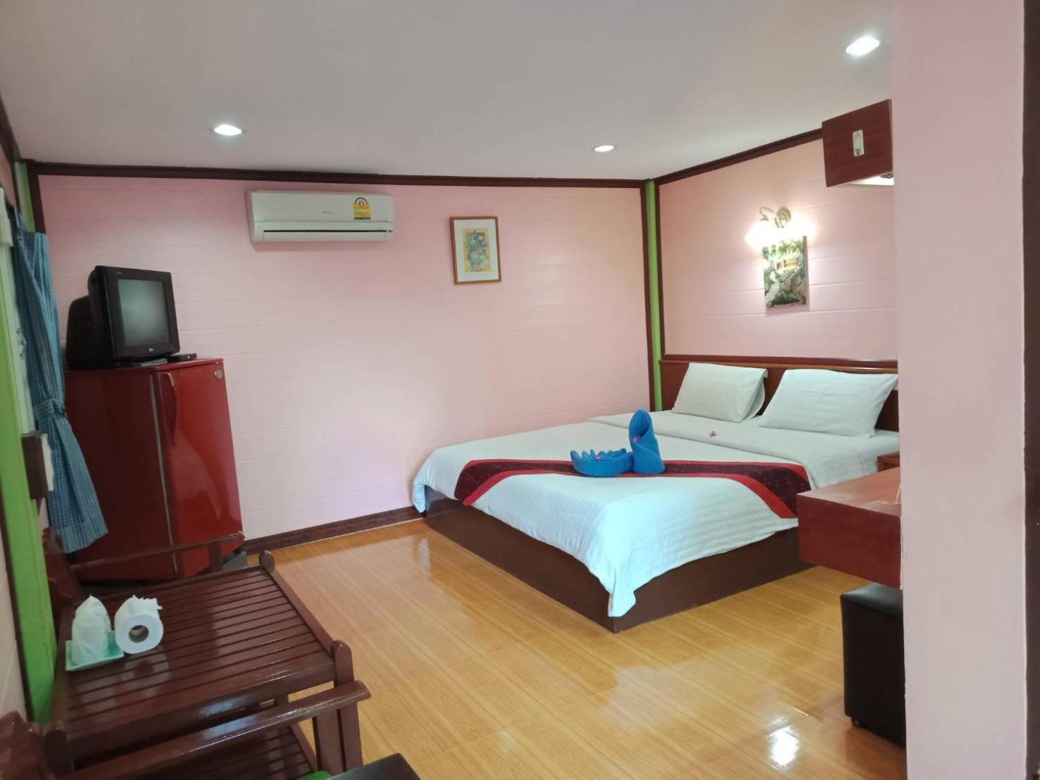 Haad Somboon House Hotel Bangszaphan Kültér fotó