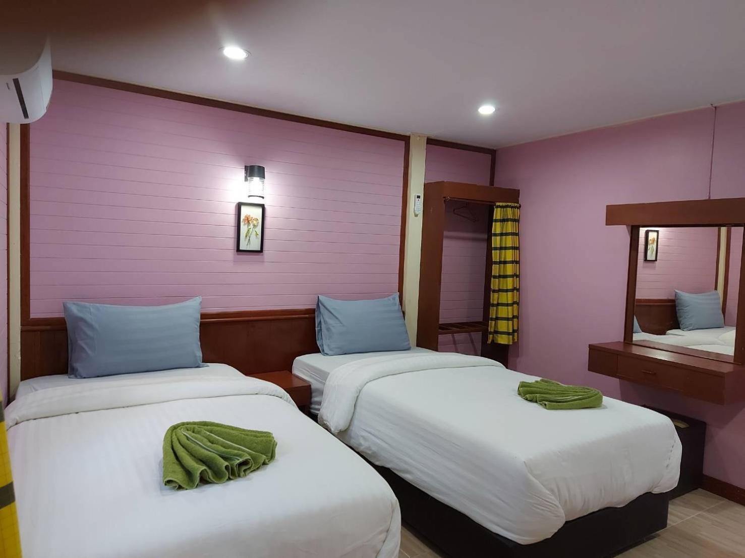 Haad Somboon House Hotel Bangszaphan Kültér fotó