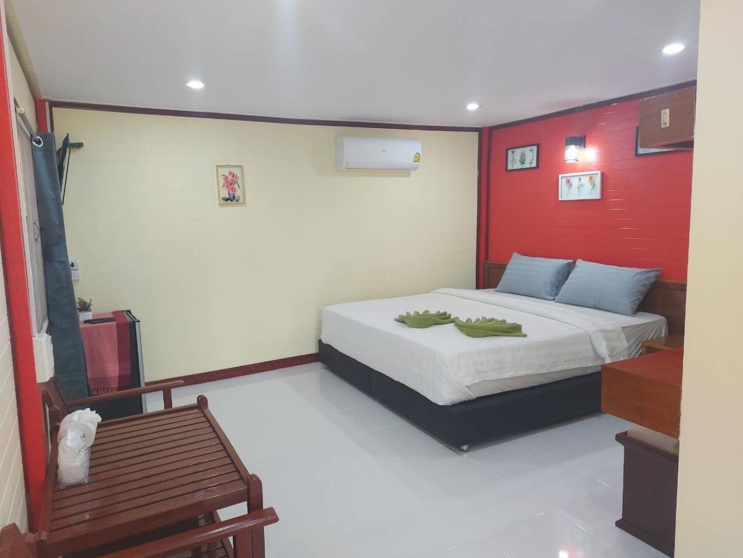 Haad Somboon House Hotel Bangszaphan Kültér fotó