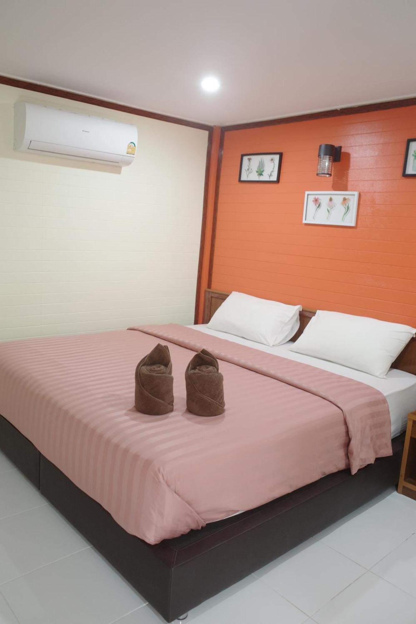 Haad Somboon House Hotel Bangszaphan Kültér fotó