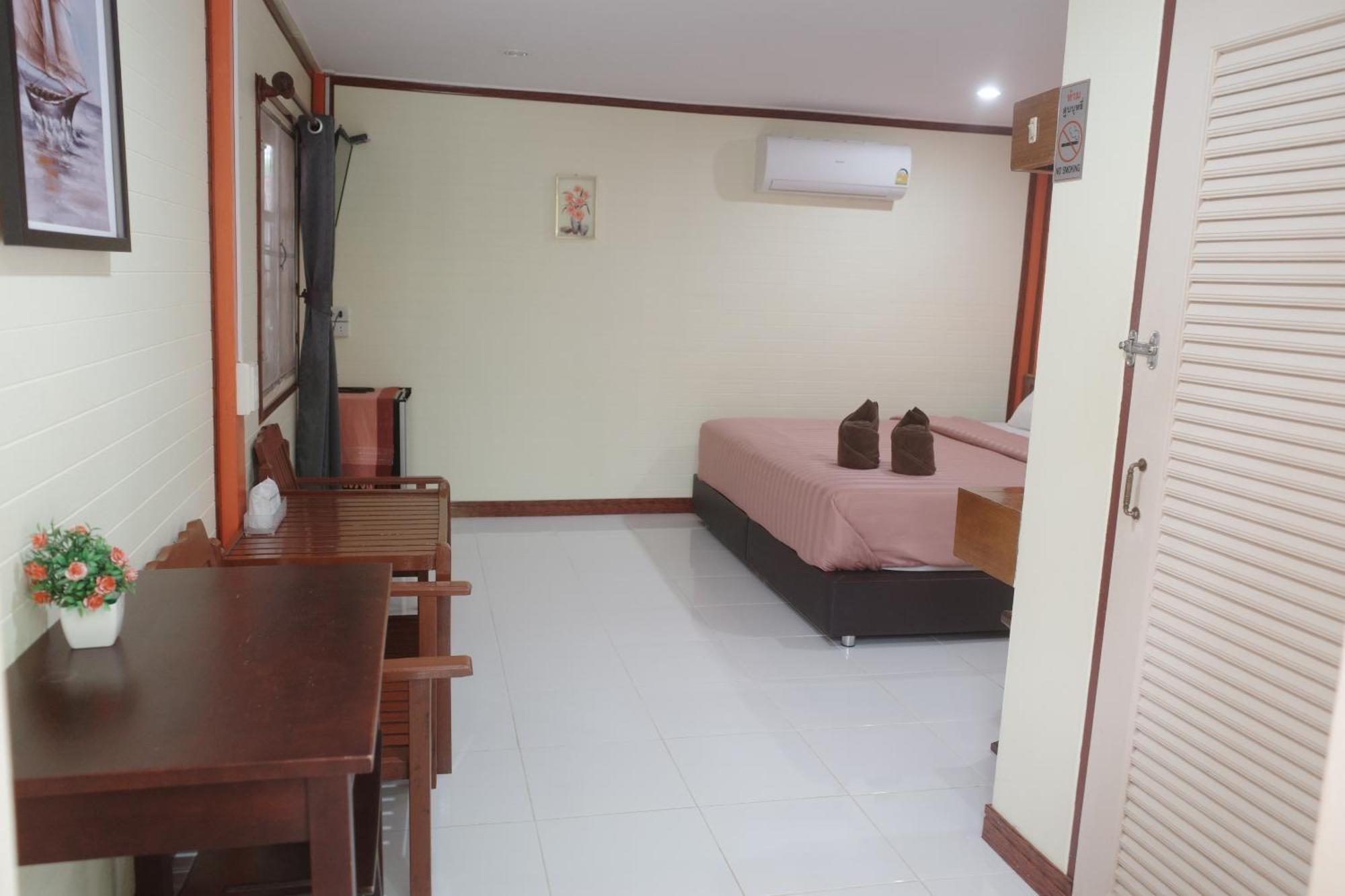 Haad Somboon House Hotel Bangszaphan Kültér fotó