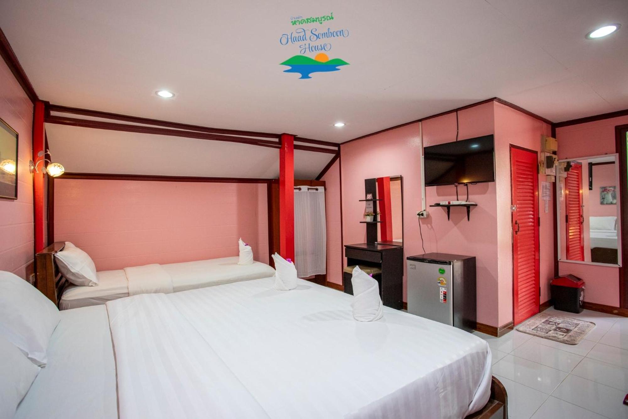 Haad Somboon House Hotel Bangszaphan Kültér fotó