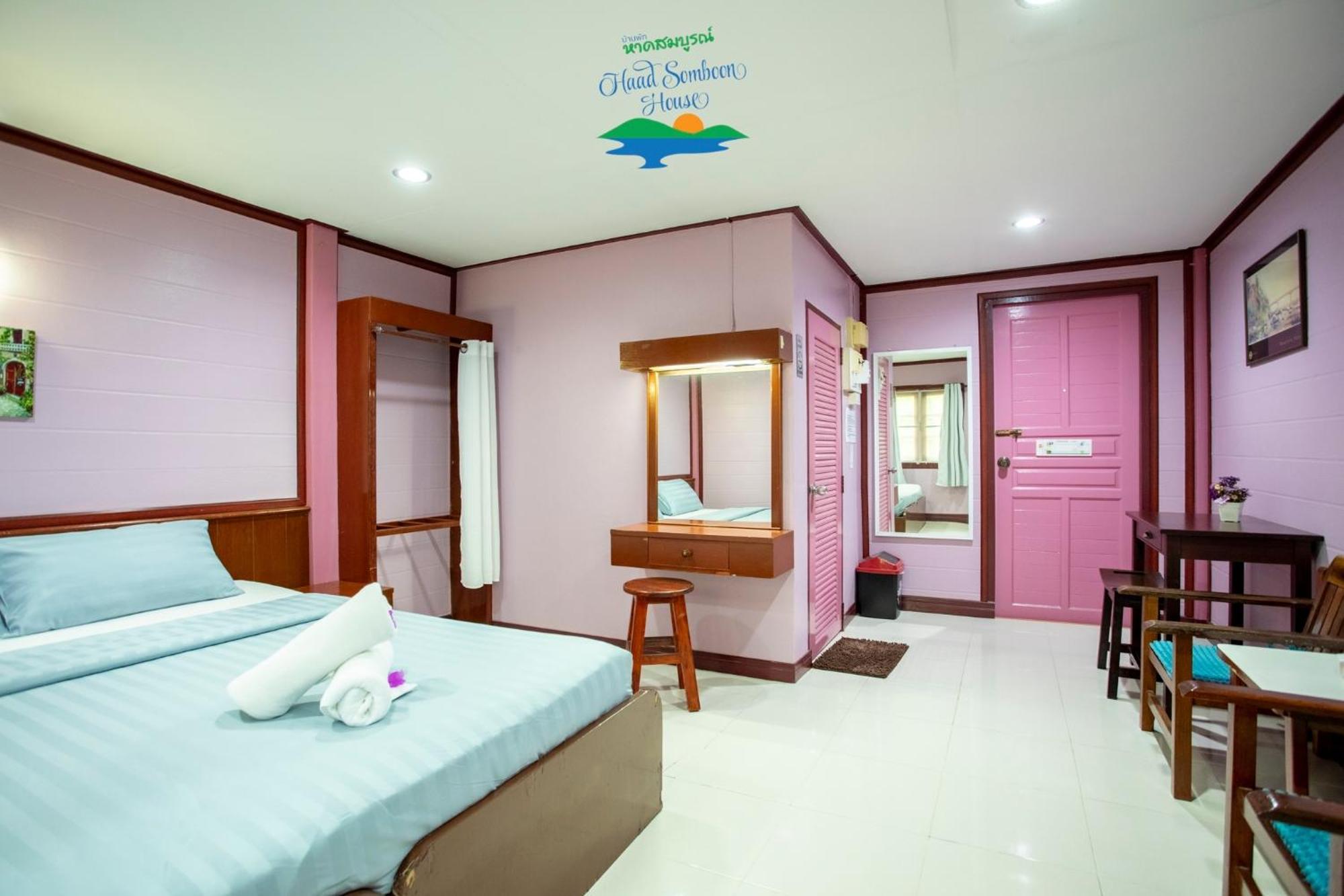 Haad Somboon House Hotel Bangszaphan Kültér fotó