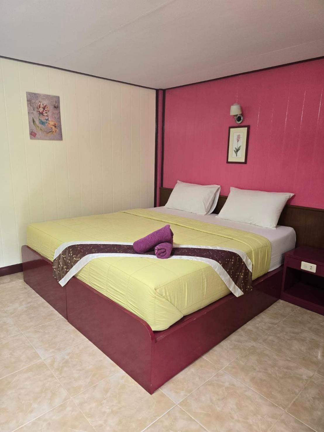 Haad Somboon House Hotel Bangszaphan Kültér fotó