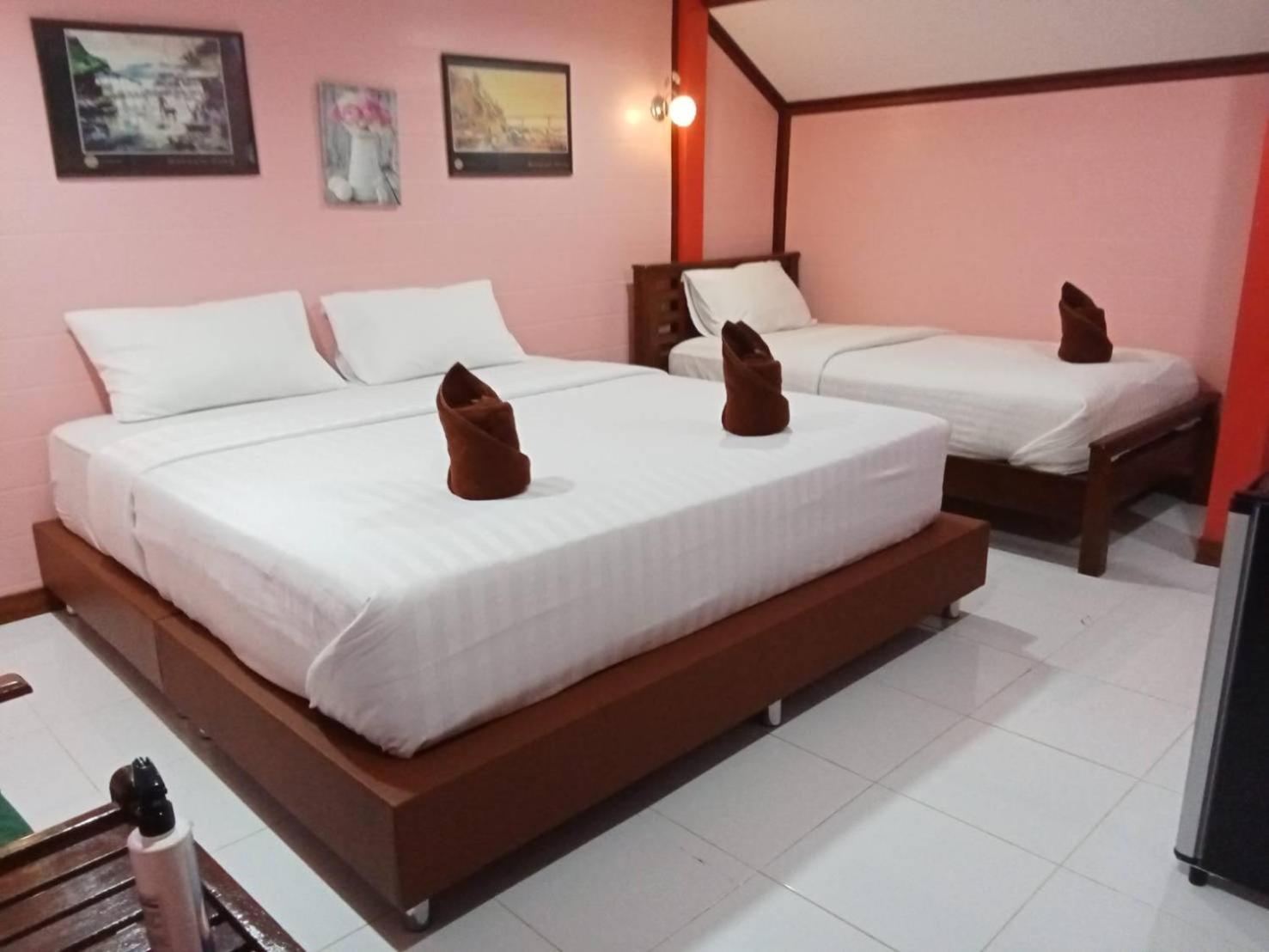 Haad Somboon House Hotel Bangszaphan Kültér fotó