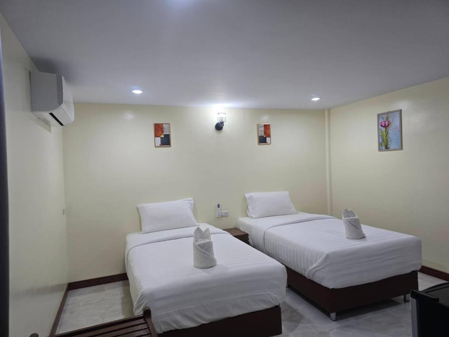 Haad Somboon House Hotel Bangszaphan Kültér fotó
