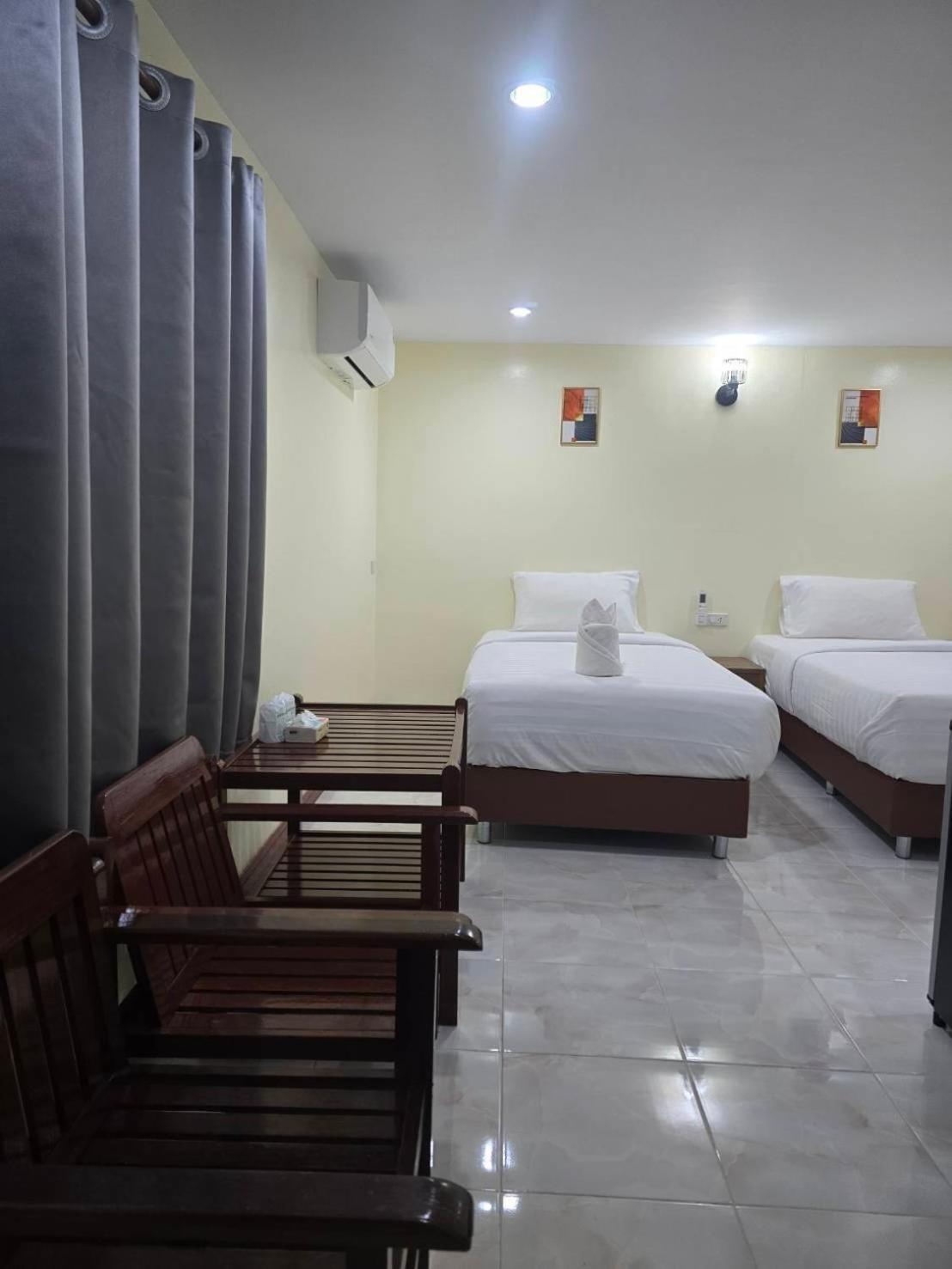 Haad Somboon House Hotel Bangszaphan Kültér fotó