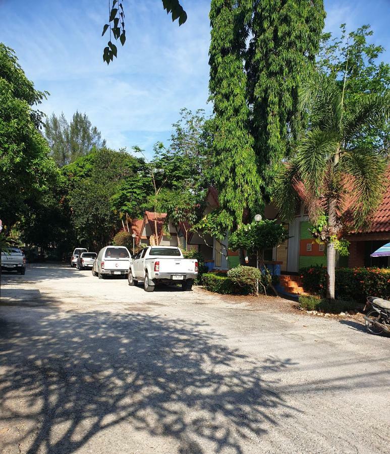 Haad Somboon House Hotel Bangszaphan Kültér fotó